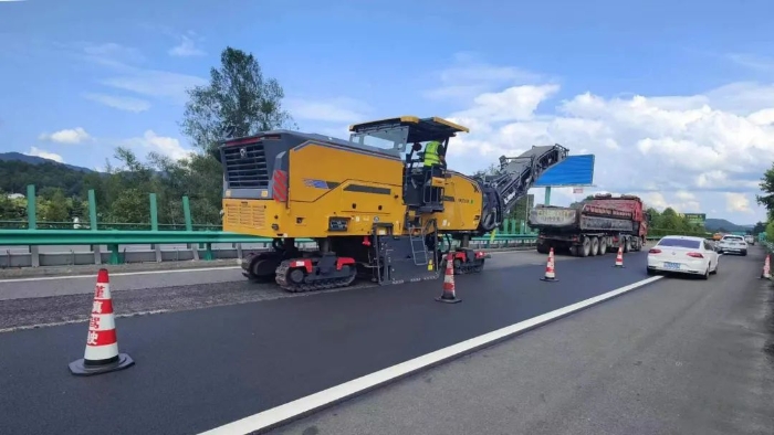 精彩绽放！优德88两米铣刨机天下高速踔厉风发