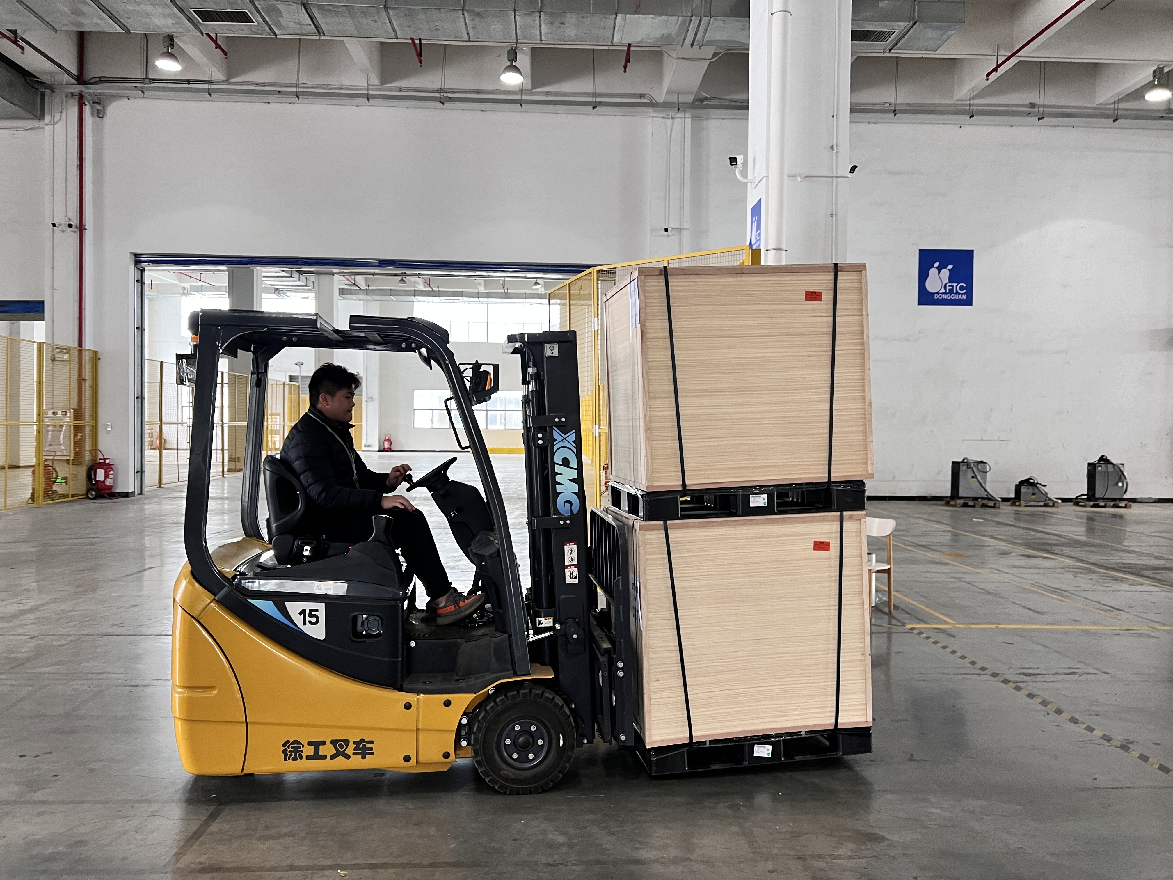 优德88三支点系列叉车助力物流仓储行业无邪搬运