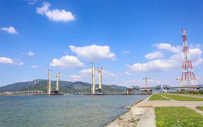 “牵手”群岛！！优德88塔机助力天下级跨海连岛工程刷新“进度条”