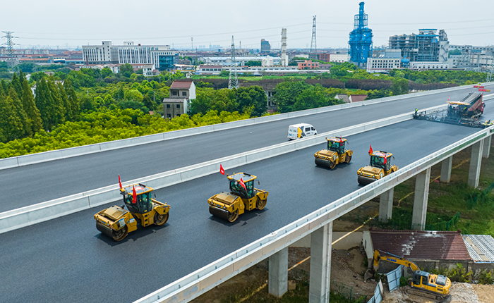 揭秘！常泰长江大桥怎样实现超宽桥面“一键铺平”？？？