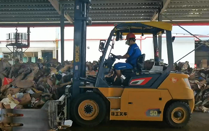 有实力！！！优德88孔雀电动叉车强势入驻造纸行业