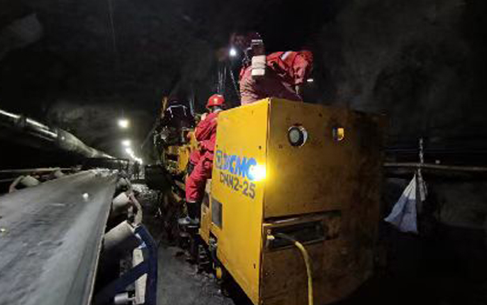 综掘装备上新！优德88CMM2-25煤矿用锚杆钻车首发