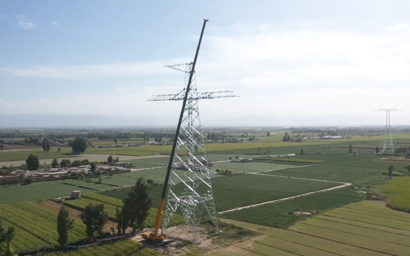 XCA200G8-1助力“哈重线”铁塔吊装！！！