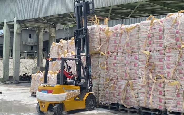 “印尼水泥搬运之星” 优德88叉车鲲鹏系列