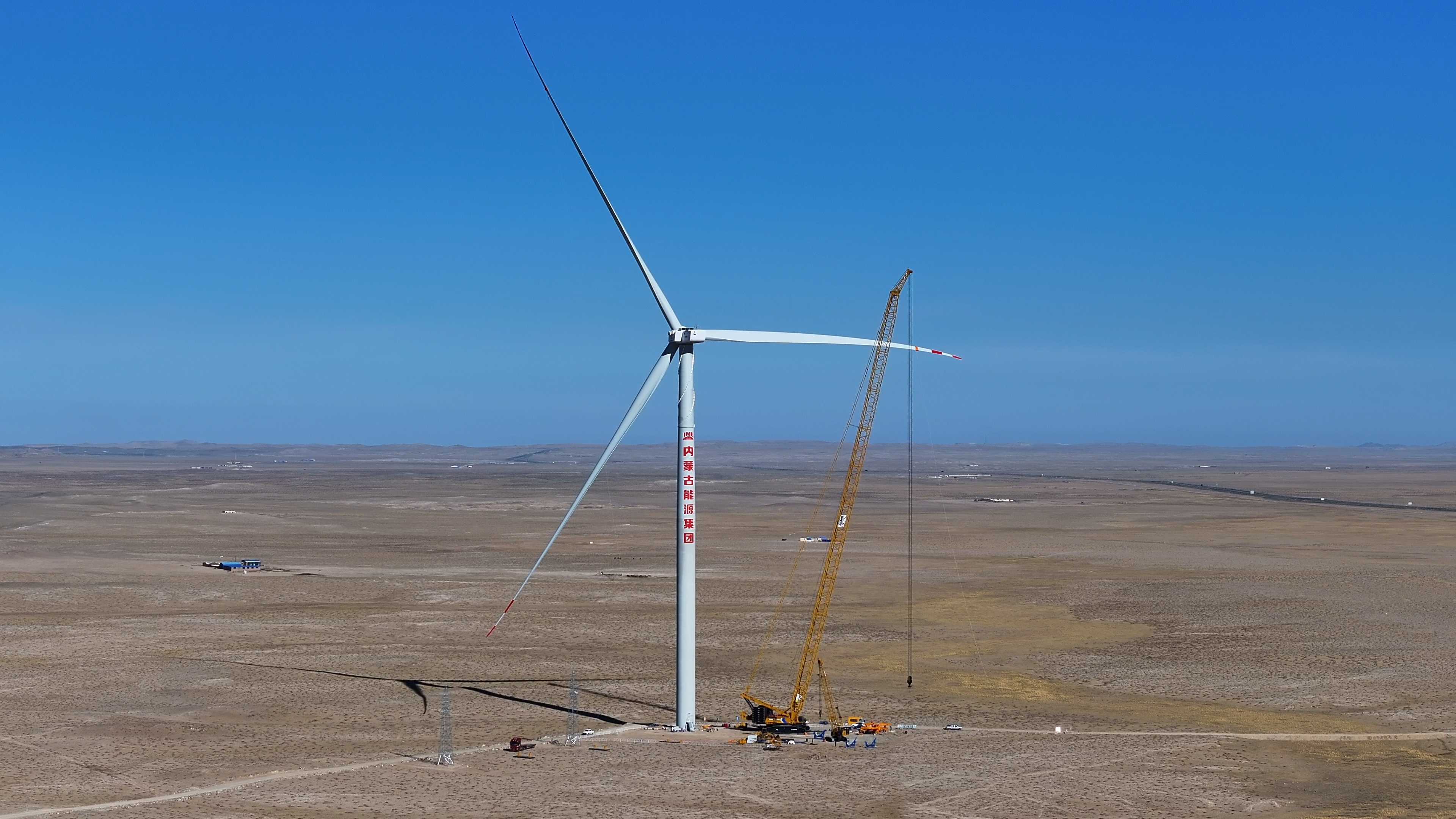 1300吨级新品风电首秀！！！优德88千吨级起重机再添实力干将