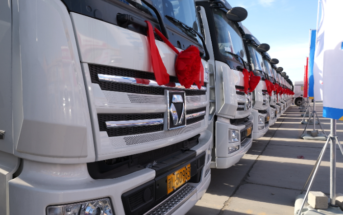 低碳先锋！！！优德88自然气牵引车批量交付西北客户