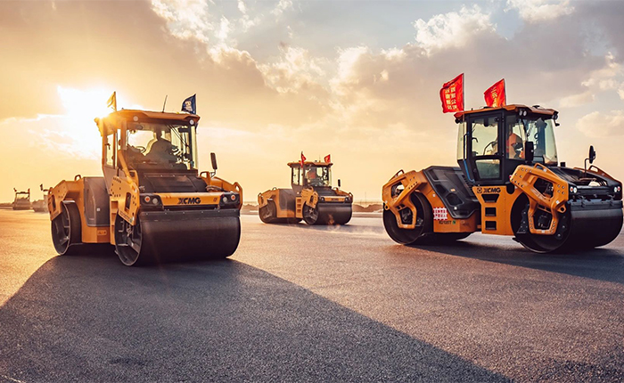 XD135T 压路机：：：油面施工，，智慧先行