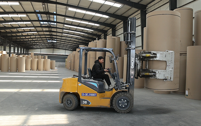 优德88新E叉车，，为纸厂搬运难题 “精准破局”