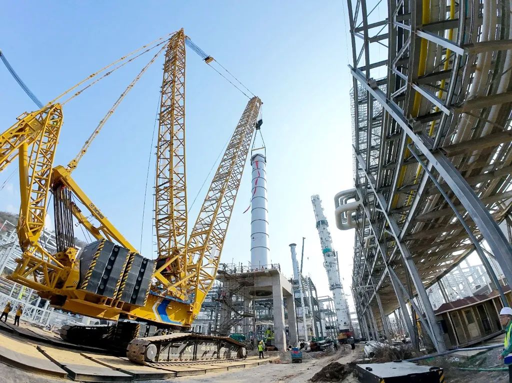 700吨巨塔稳稳落位？优德88XLC17000给出完善谜底