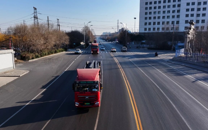 降碳增绿！优德88新能源重卡携手客户向绿而行