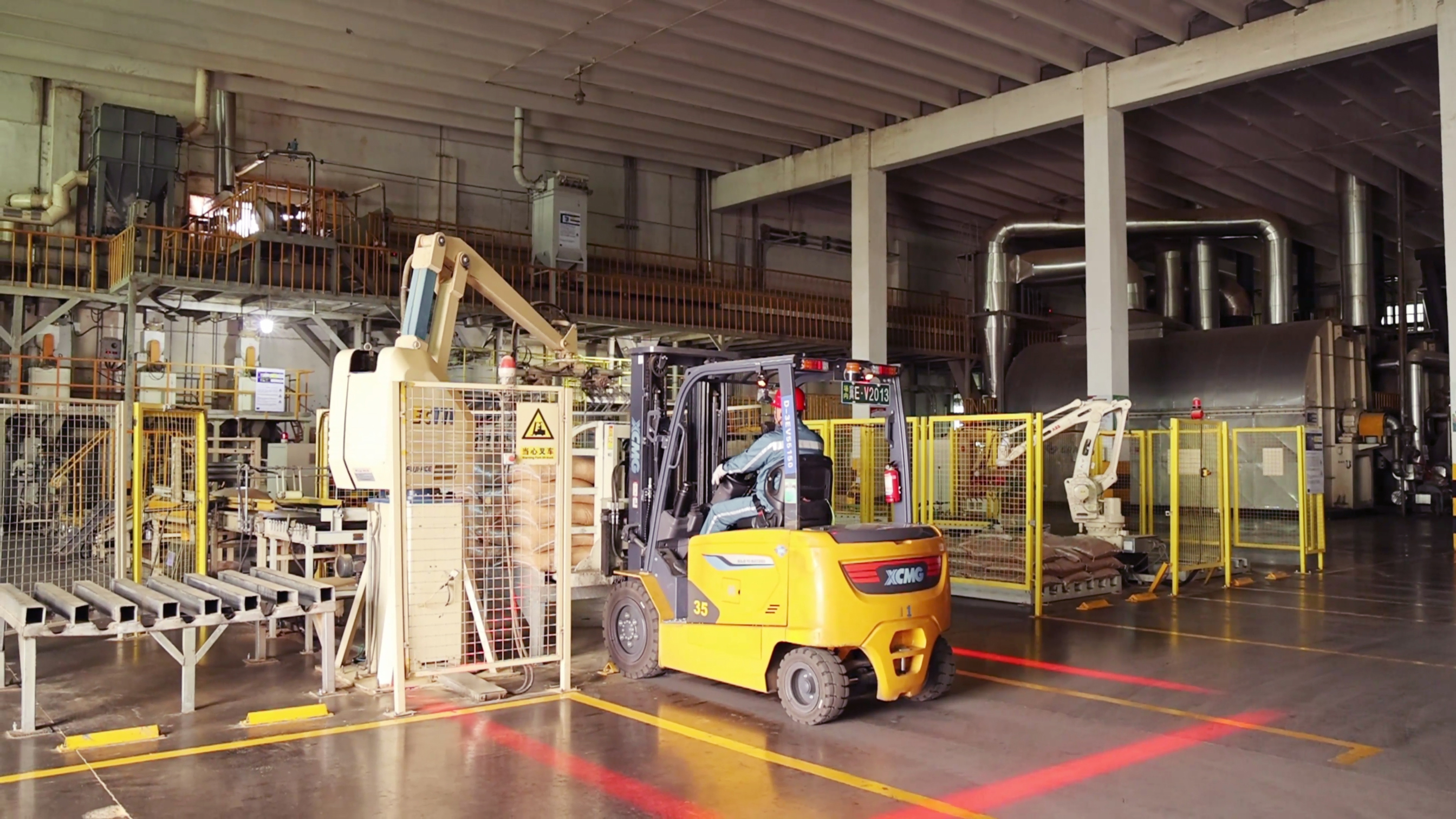 优德88鲲鹏系列新能源叉车，，食物厂物料搬运新方案