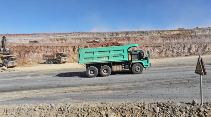 低耗满勤！！！优德88矿山机械闪灼西北矿区