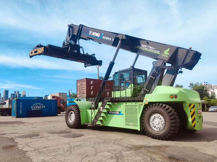 优德88E5系列正面吊开启“零碳口岸”新实践