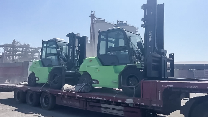 从室内到室外，，24小时一直歇！！！优德88孔雀叉车扎根新疆钢材厂