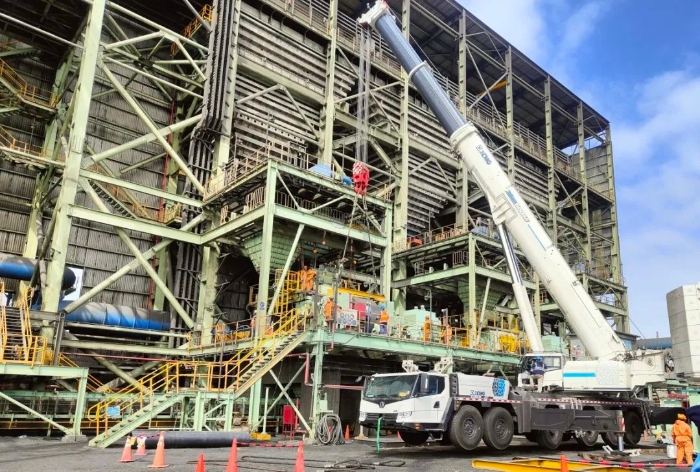 首台！！！超大吨位XCA500BR落子首钢铁矿！！！