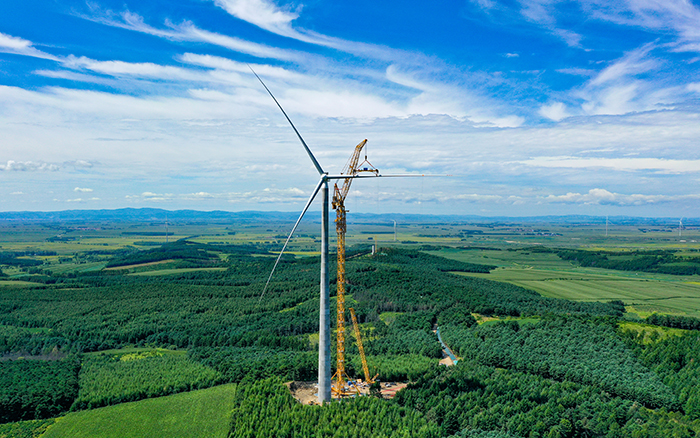 全球最高最大风电动臂塔机，，首秀告捷！！！