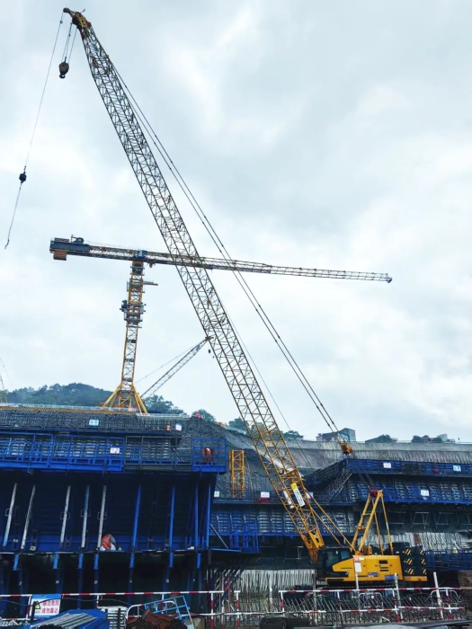 方寸之地擎千钧！！！XGC110A钢筋森林上演“精准穿针”