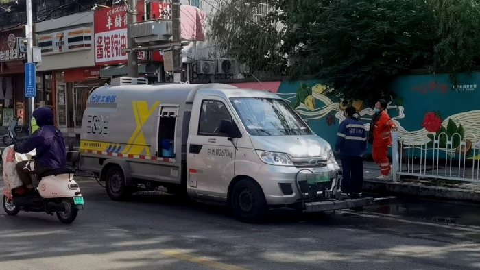 徐州这条网红巷的“脸面”，，竟被这台车承包了？？！！！