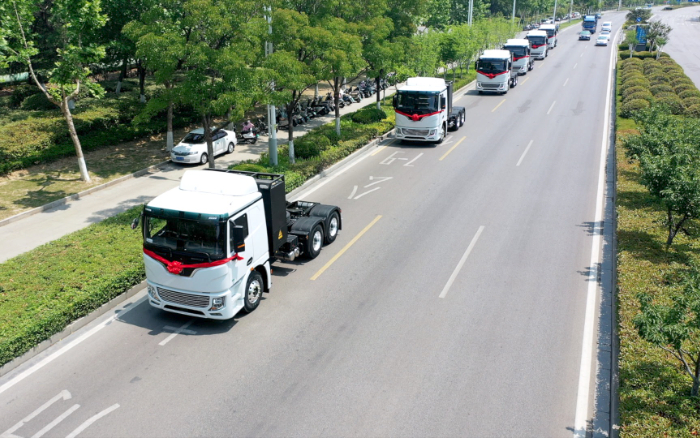 绿潮涌动、、“碳”索未来！优德88新能源牵引车助力河南！