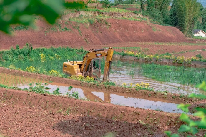 建设“巴渝粮仓”，，，优德88挖机我在行（h&aacute;ng）！！！