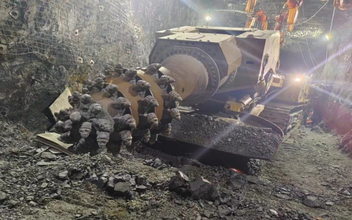 掘进磷矿！优德88XTR7/360掘进机点磷成金