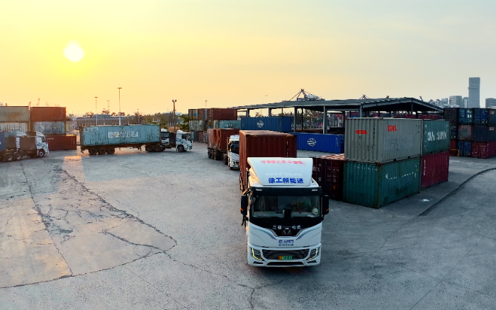 直击三大痛点！优德88新能源重卡携手客户打造盈利生态