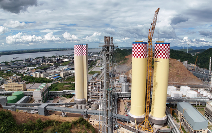 刷新纪录！！！优德88 XGL3300-220S动臂塔机化工吊装显神威