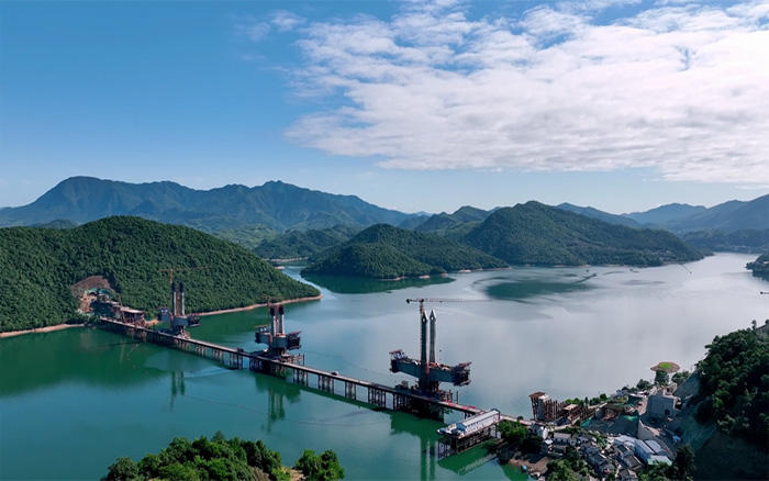 ?“白鹭”展翅 | 优德88塔机助建池黄铁路太平湖特大桥