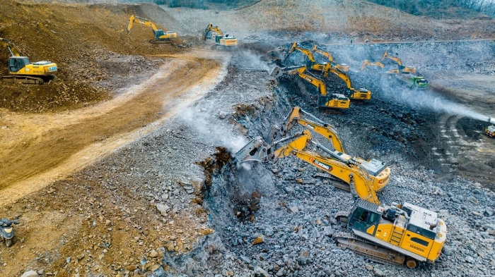 优德88金打出组合拳，，，硬岩场平施工效率倍增