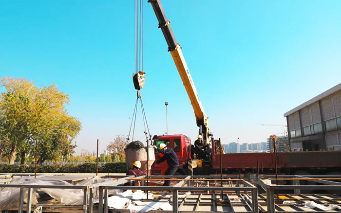 高效清静双 buff！！！优德88随车吊助力混凝土施工