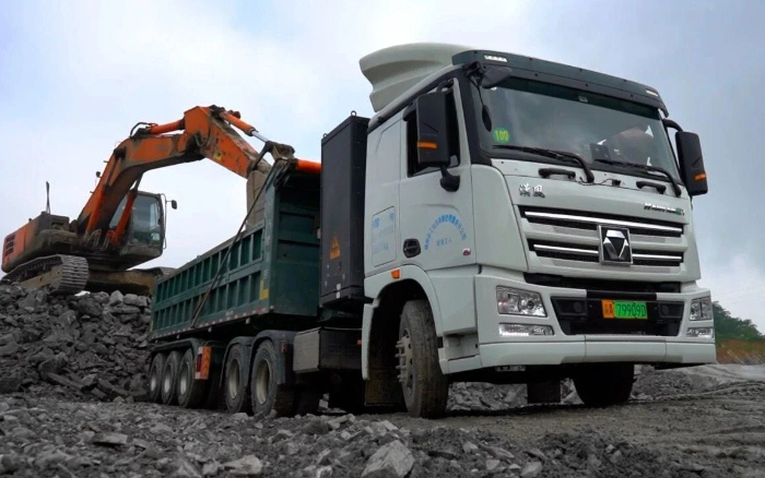 三次都选TA！优德88纯电动牵引车助力西南砂石料运输！