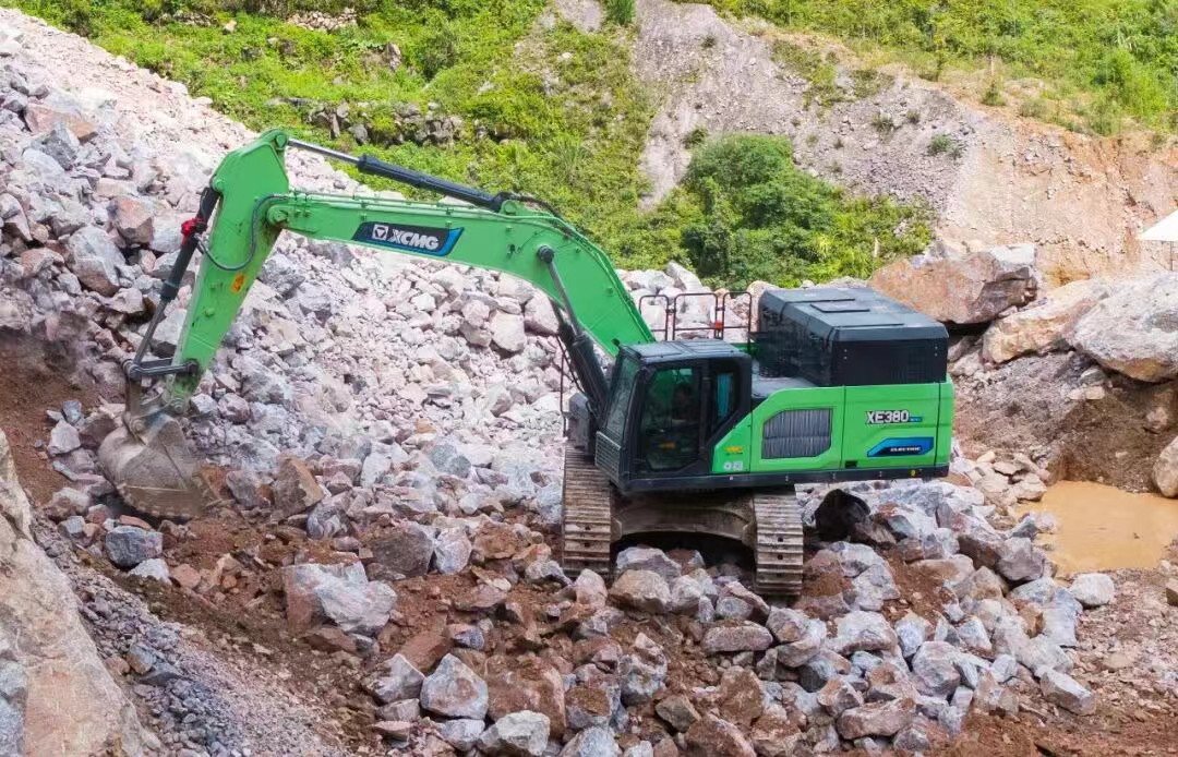 2370e32ccf154edaa09779635dd5e17d